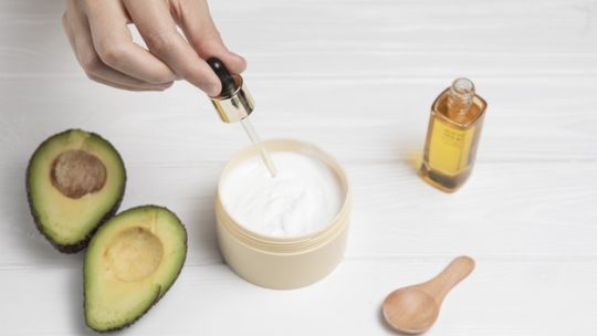 Aceite de aguacate para el cuidado del cabello